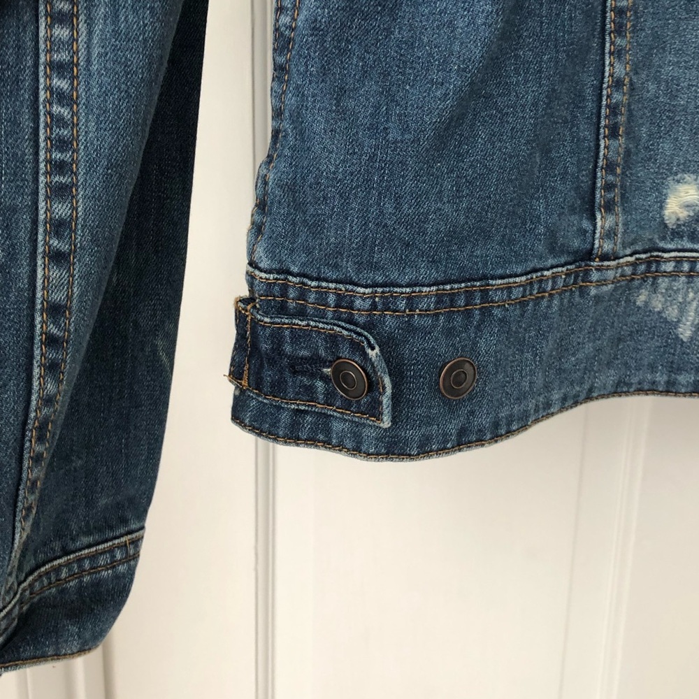 SOLD A Pea in the Pod Maternity Denim Jacket - Picture 3 of 8